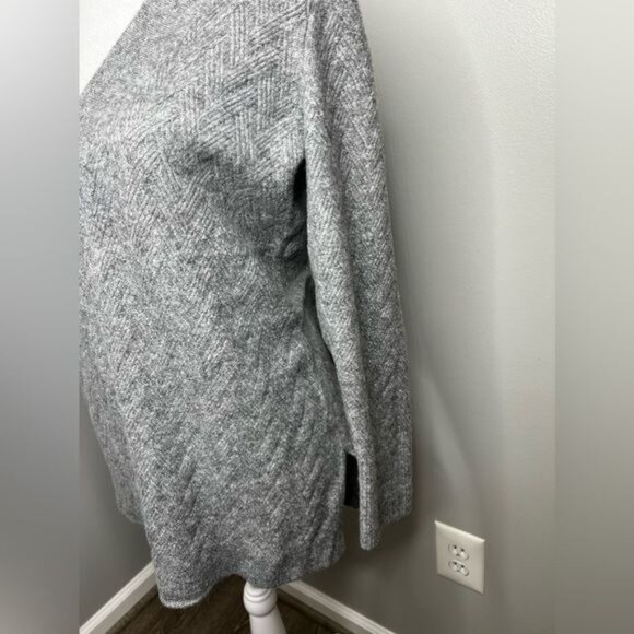 Chico’s Herringbone Heather Gray Textured Tunic Sweater with Deep V-Neck Medium - Picture 3 of 12